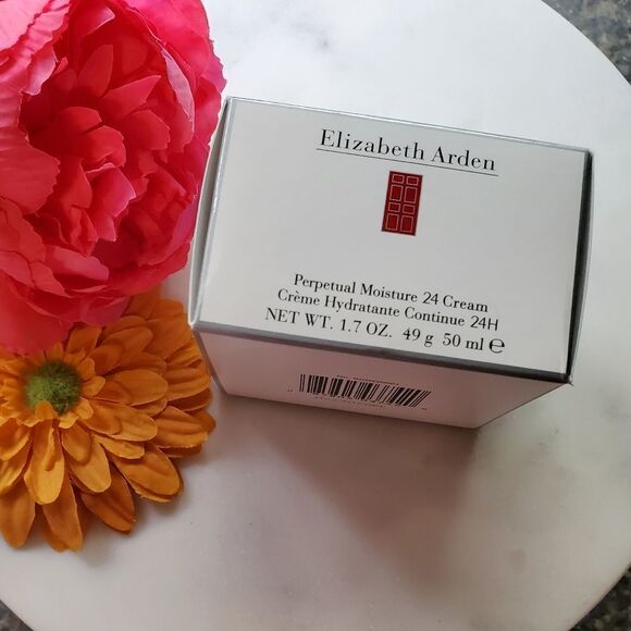 Elizabeth Arden Perpetual Moisture Plumping and Pore Refining Cream - Picture 4 of 8